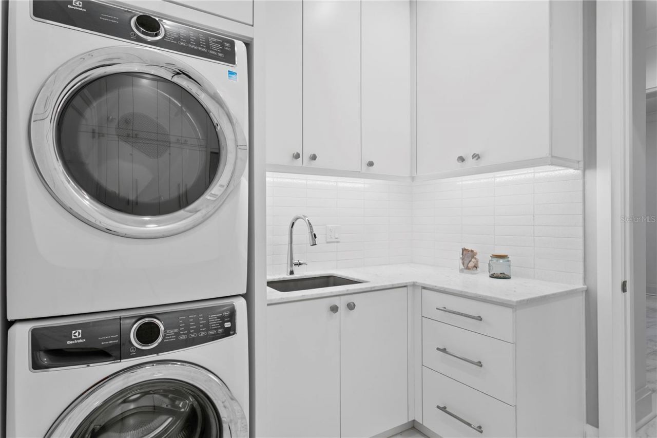 1037 Royal Pass Road, Tampa, FL 33602 Photo