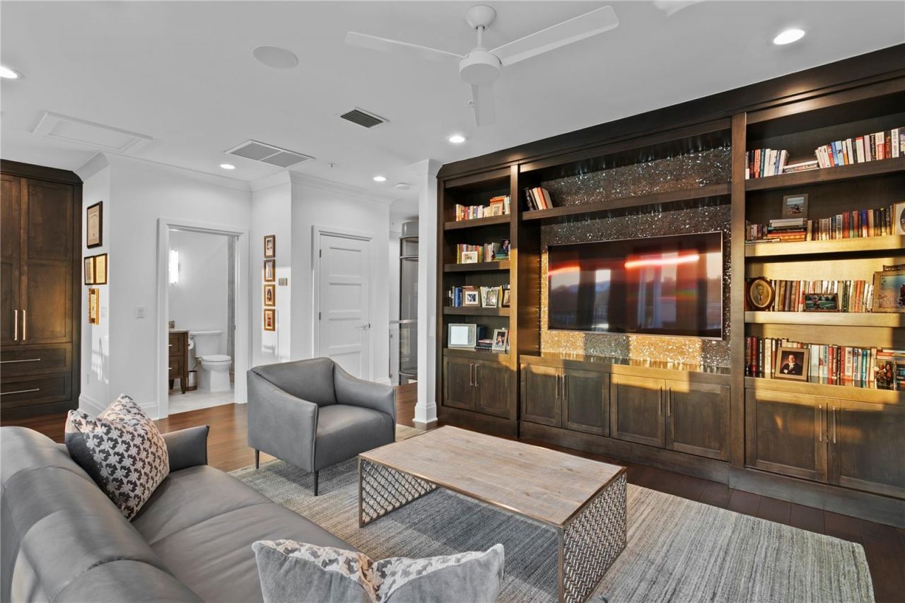 1037 Royal Pass Road, Tampa, FL 33602 Photo