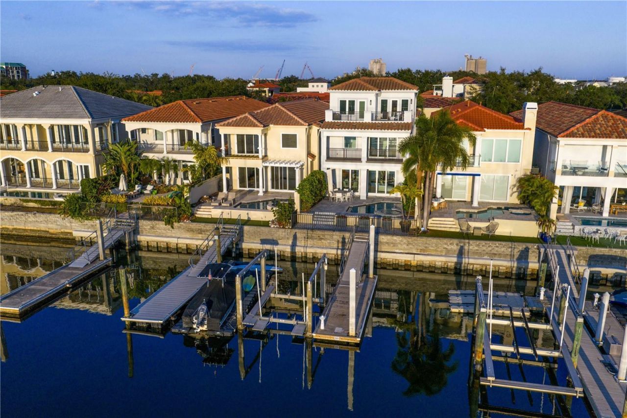 1037 Royal Pass Road, Tampa, FL 33602 Photo