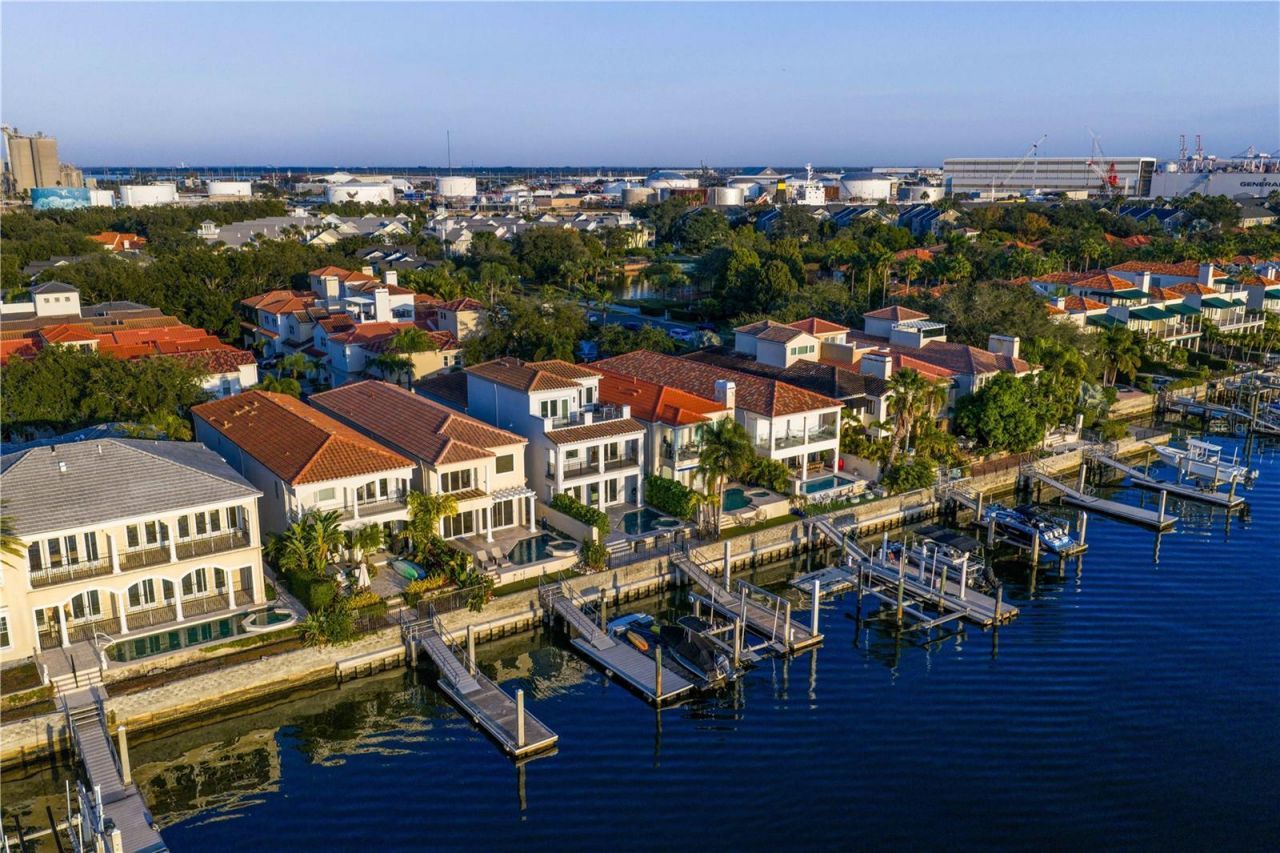 1037 Royal Pass Road, Tampa, FL 33602 Photo