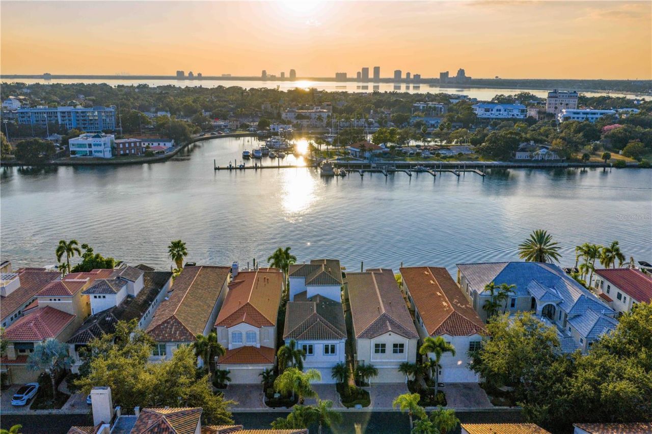 1037 Royal Pass Road, Tampa, FL 33602 Photo