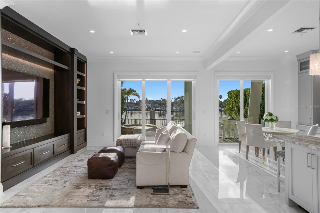 1037 Royal Pass Road, Tampa, FL 33602 Photo