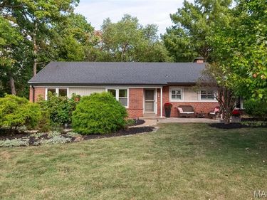 1889 N Signal Hills Drive, Kirkwood, MO 63122