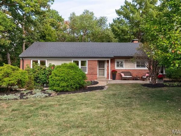 1889 N Signal Hills Drive, Kirkwood, MO 63122
