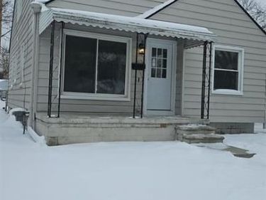 590 E Madison Avenue, Pontiac, MI 48340