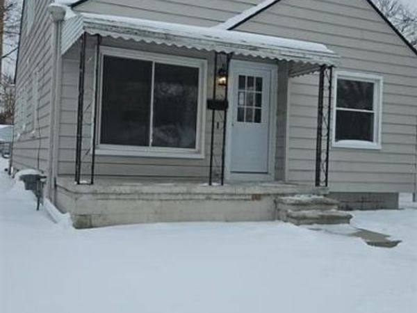 590 E Madison Avenue, Pontiac, MI 48340