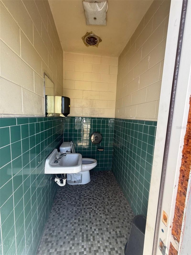 3960 Silver Star Road, Orlando, FL 32808 Photo