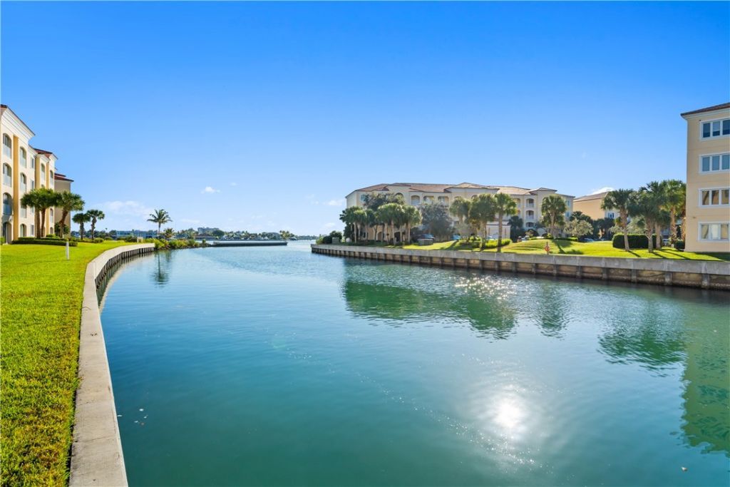 6 Harbour Isle Drive E, Unit 103, Fort Pierce, FL 34949 Photo