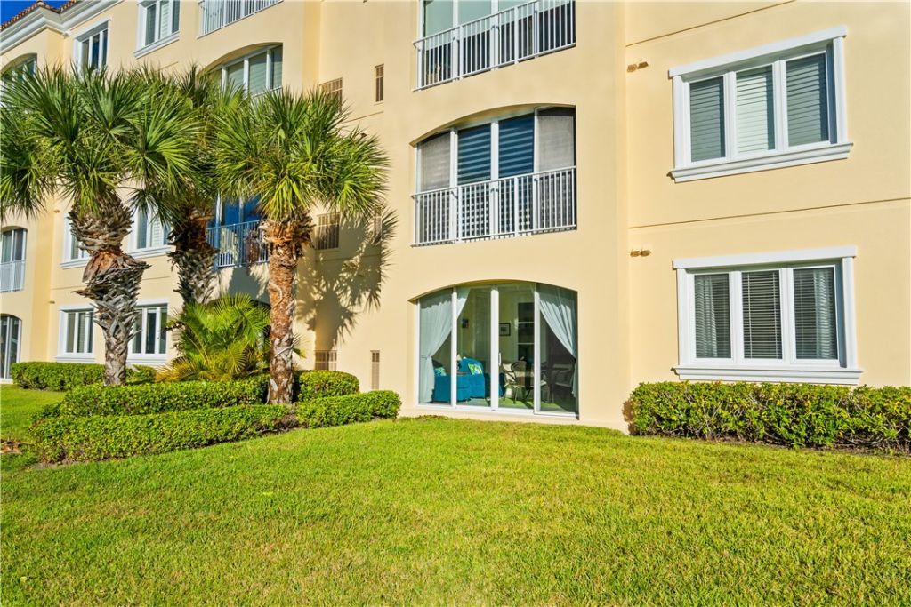 6 Harbour Isle Drive E, Unit 103, Fort Pierce, FL 34949 Photo