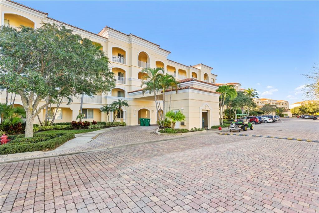 6 Harbour Isle Drive E, Unit 103, Fort Pierce, FL 34949 Photo
