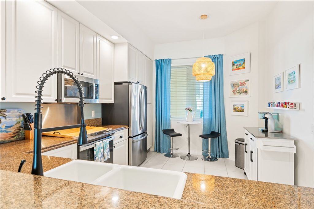 6 Harbour Isle Drive E, Unit 103, Fort Pierce, FL 34949 Photo