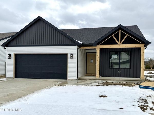 5032 Easton Drive, Oregon, OH 43616