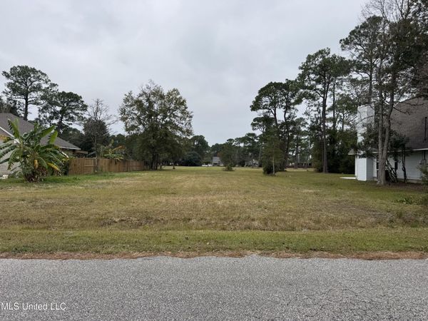 123 Country Club Drive, Pass Christian, MS 39571