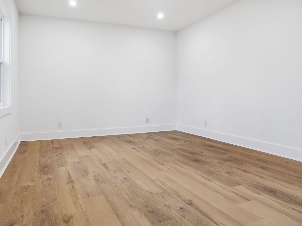 1740 Walpole Way Photo 23