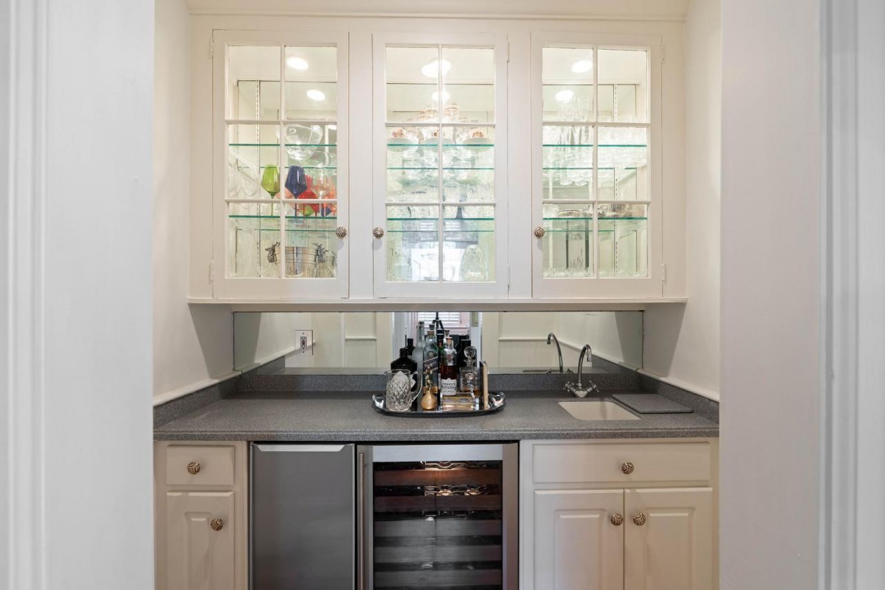 106 S Battery Street Photo 16