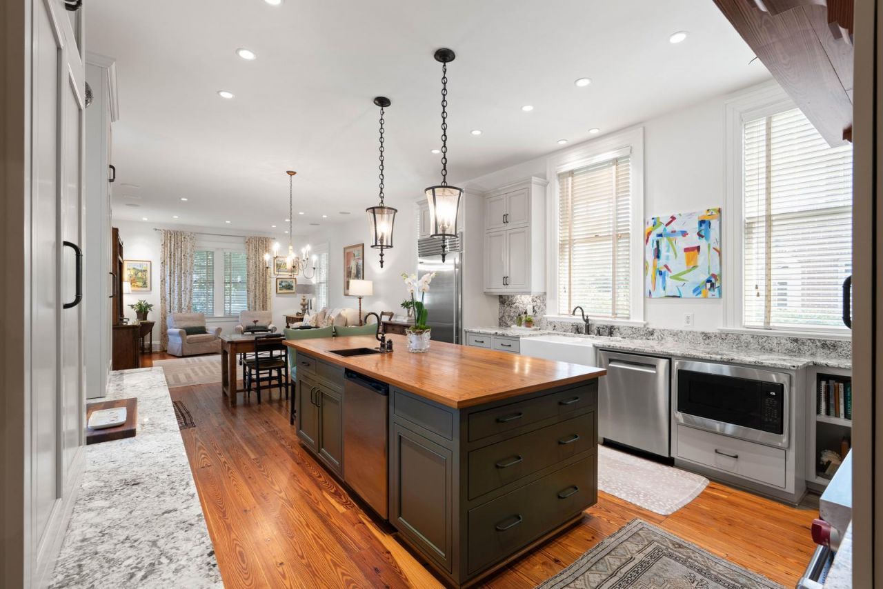 106 S Battery Street Photo 18