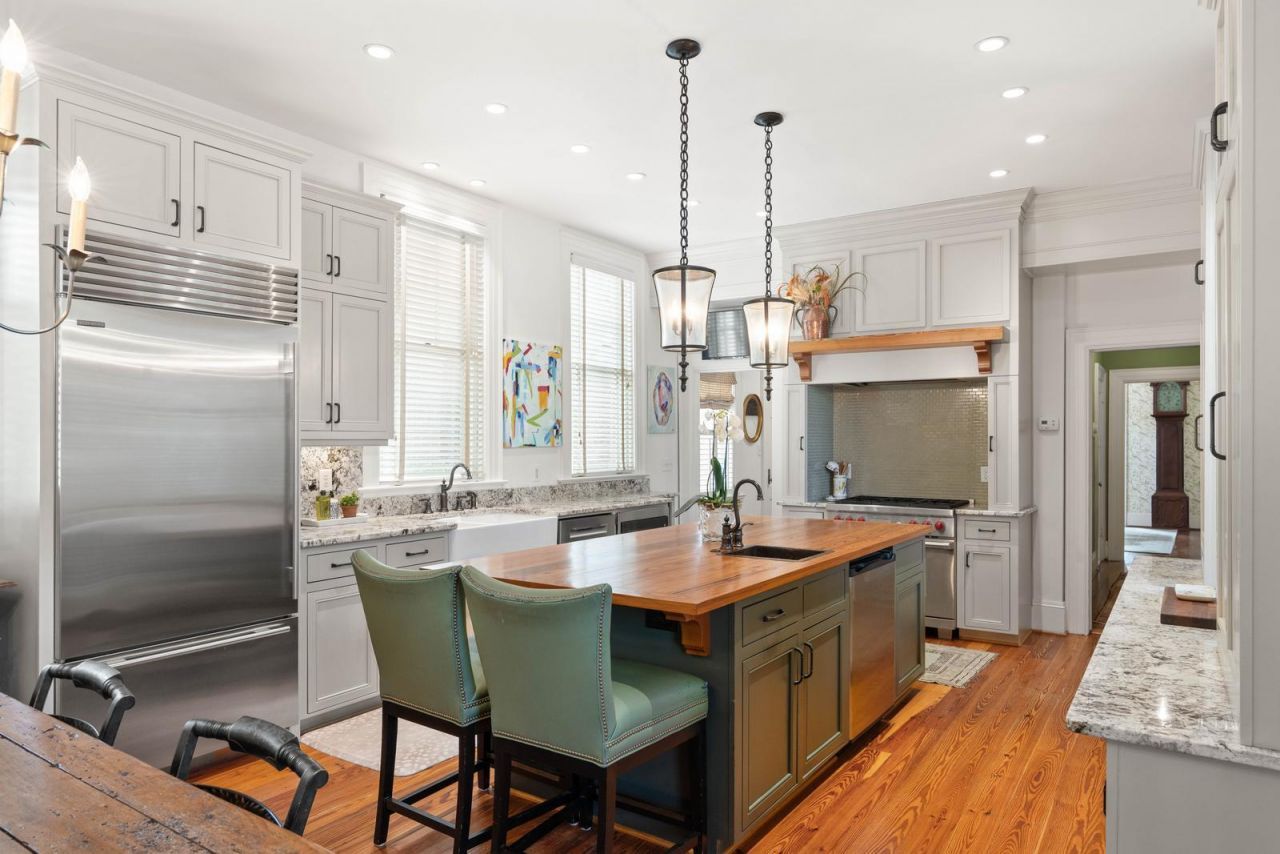 106 S Battery Street Photo 20