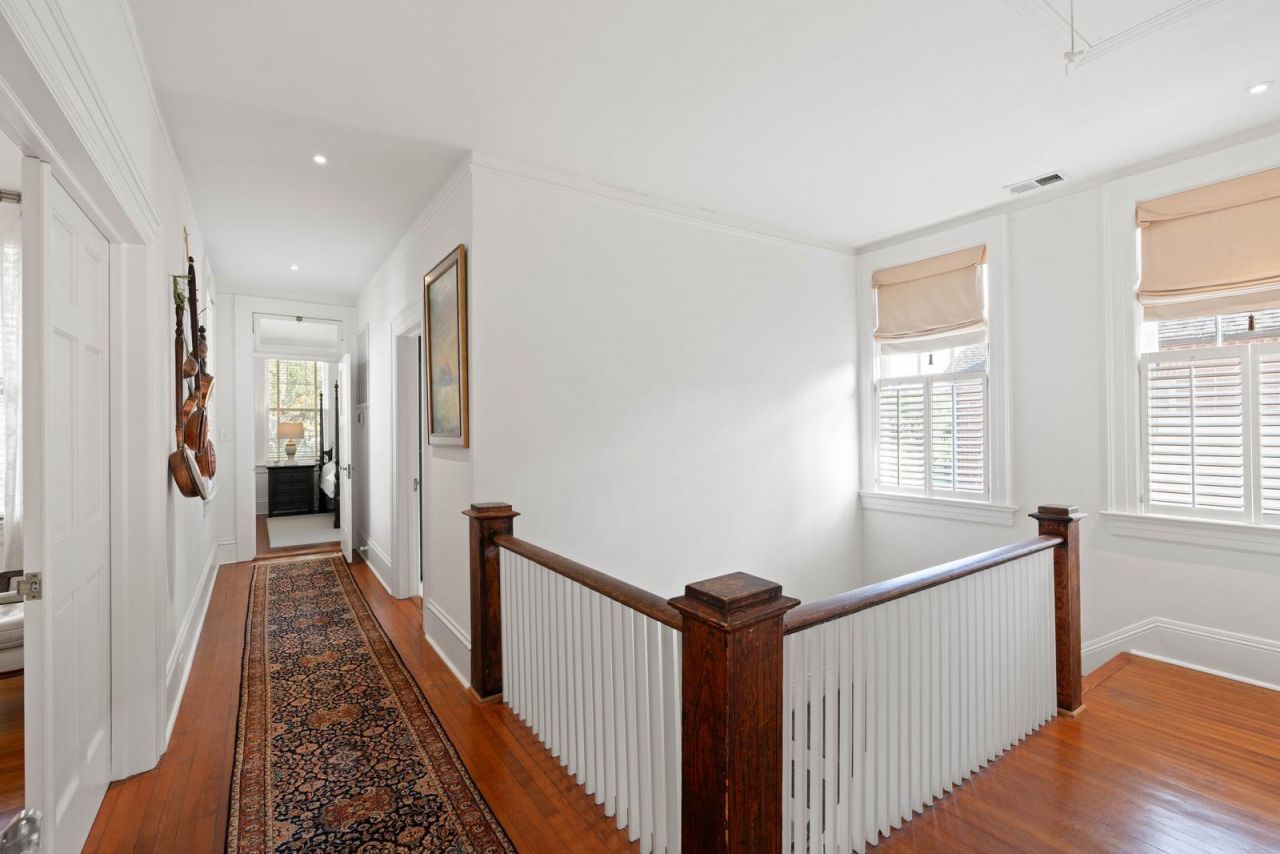 106 S Battery Street Photo 33