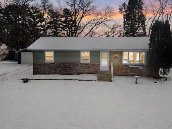 3634 Arcade Street N, Vadnais Heights, MN 55127