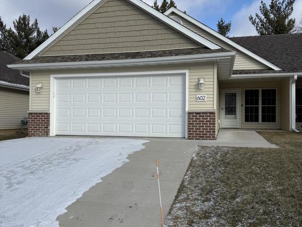 602 ASPEN TRL, Muscatine, IA 52761