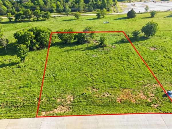 725 Sutton Lane , Copper Canyon, TX 76226