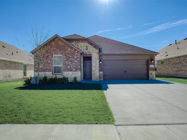 10908 Summer Rain Boulevard, Aubrey, TX 76227