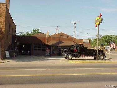 303 E Grand River Road, Howell, MI 48843