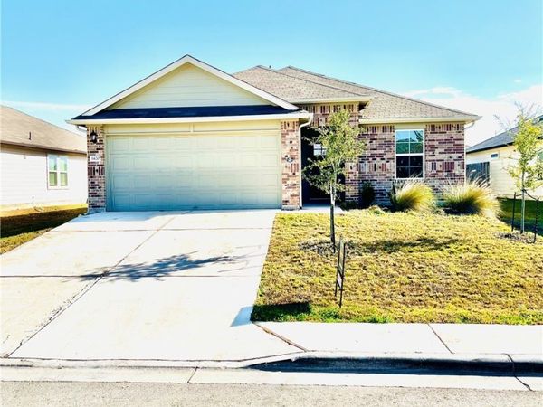 1420 London Way , Lockhart, TX 78644