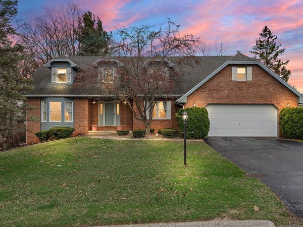 176 Wexford, Valparaiso, IN 46385