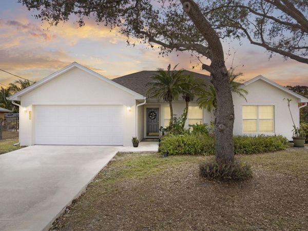 6942 NW Hershy Circle, Port St. Lucie, FL 34983