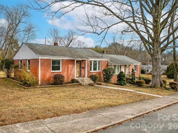 19 Trowbridge Lane, Brevard, NC 28712