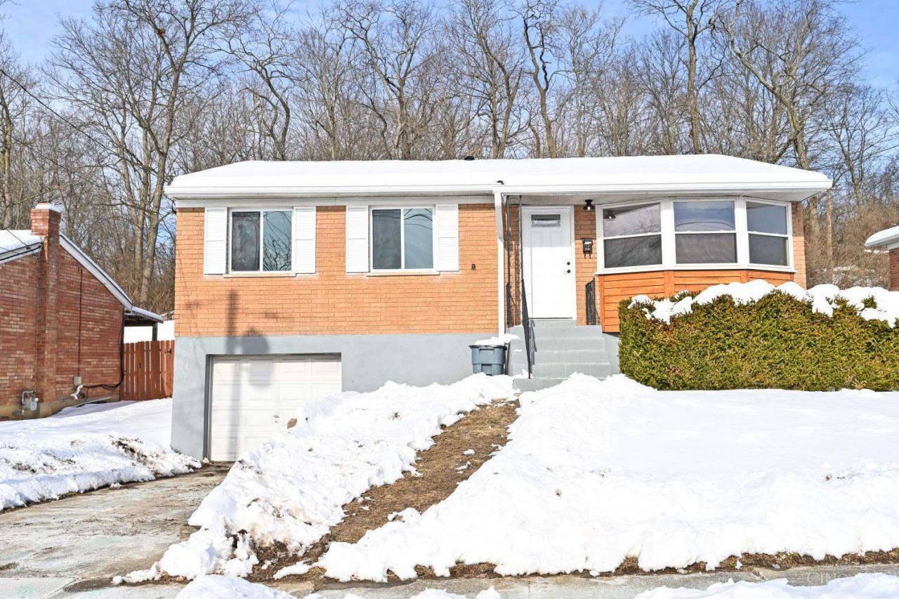 2085 N Teralta Circle, Cincinnati, OH 45211 Main Photo