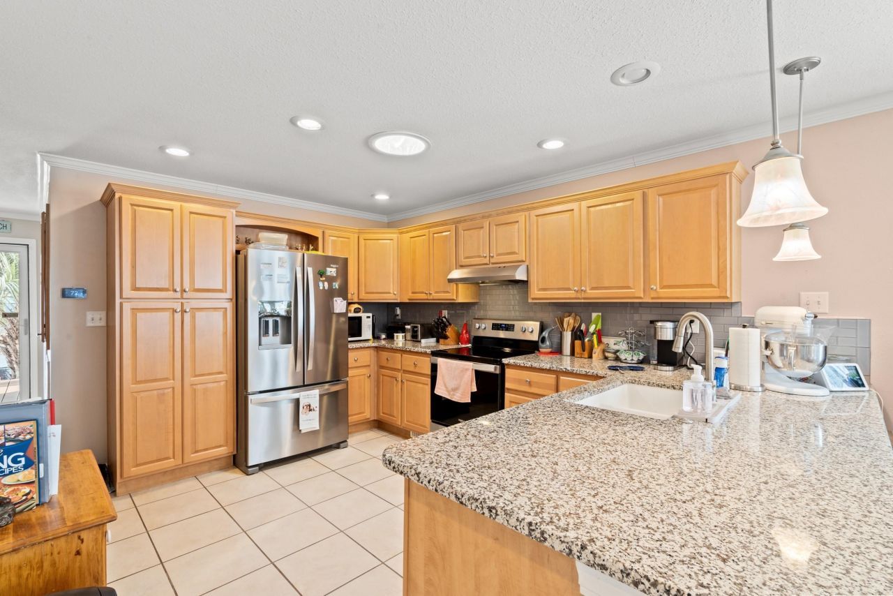 246 Lakeside Crossing Dr. Photo 10