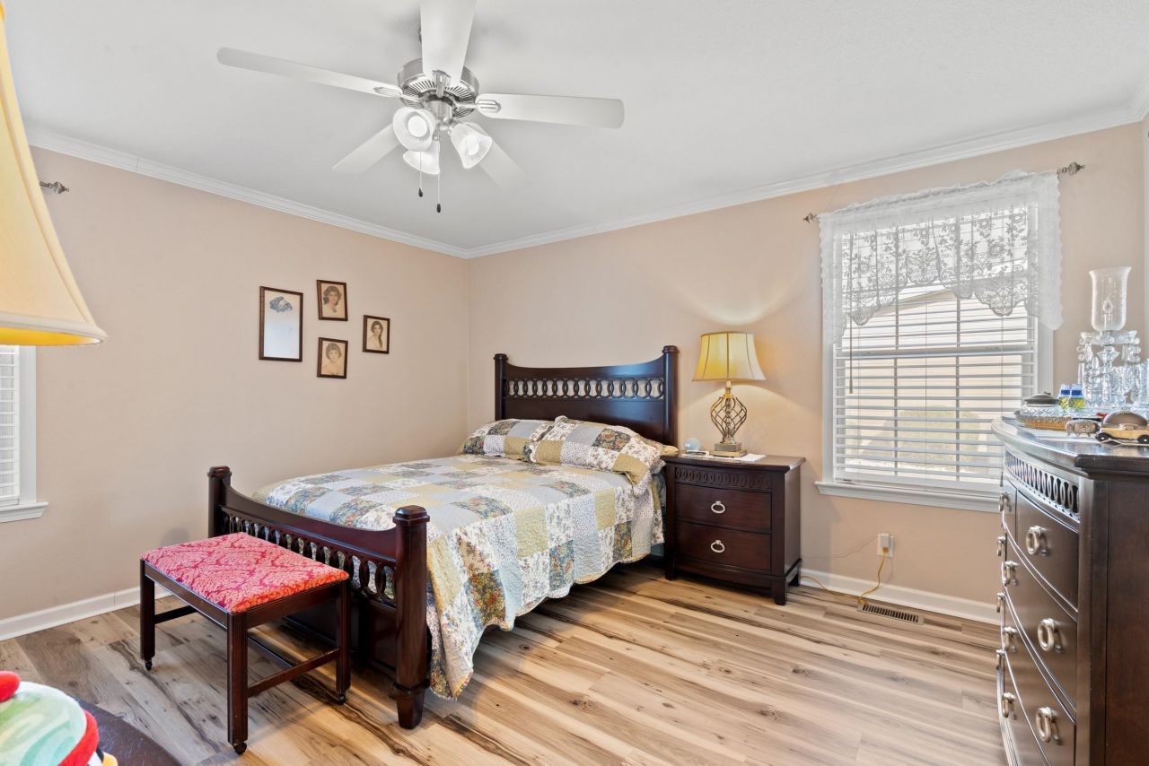 246 Lakeside Crossing Dr. Photo 16