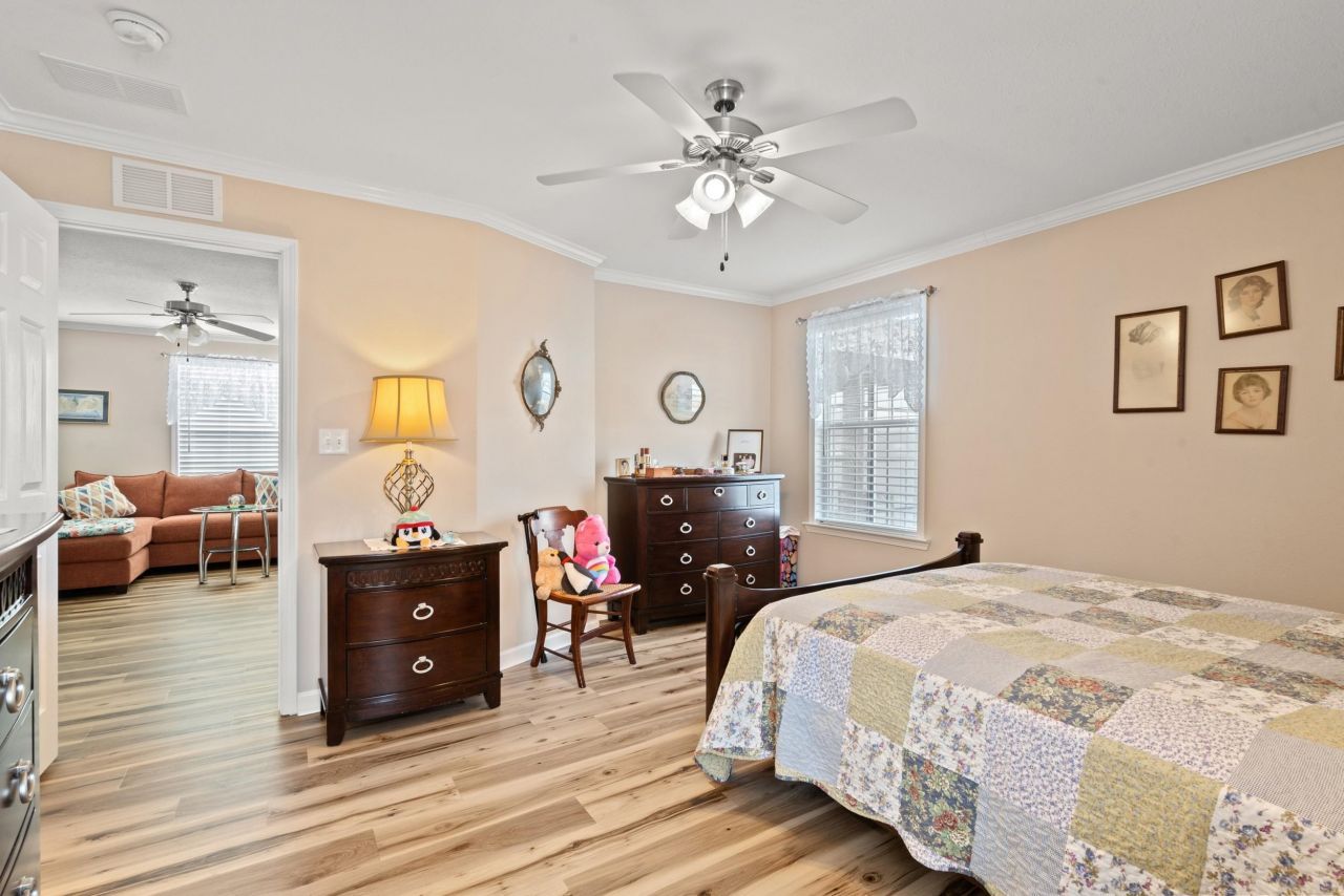 246 Lakeside Crossing Dr. Photo 18