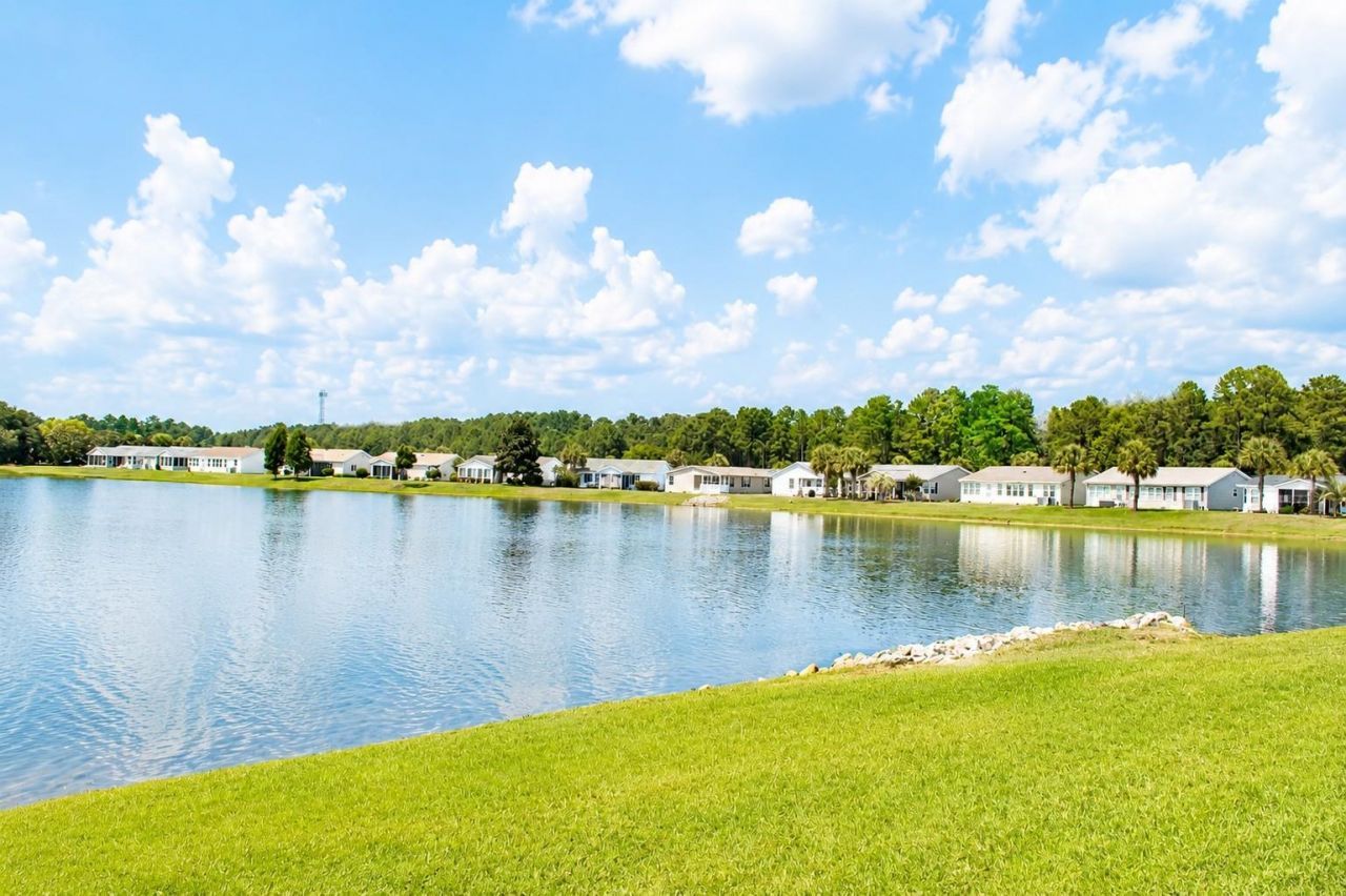 246 Lakeside Crossing Dr. Photo 18