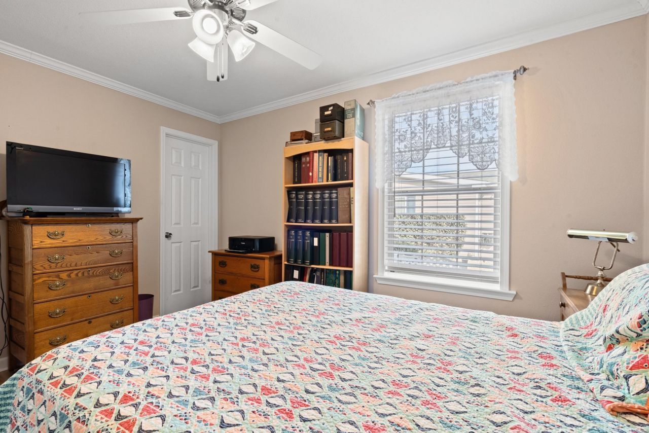 246 Lakeside Crossing Dr. Photo 6