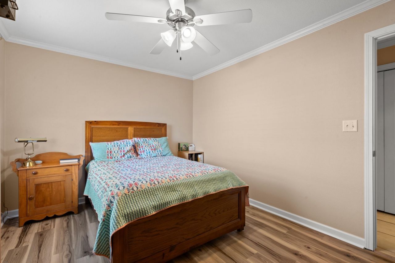 246 Lakeside Crossing Dr. Photo 7