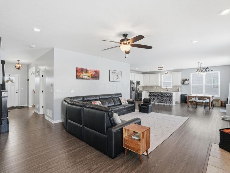 190 Rosewood Loop SW, Commercial Point, OH 43116 Photo 7