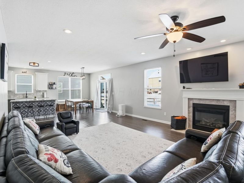 190 Rosewood Loop SW, Commercial Point, OH 43116 Photo 8