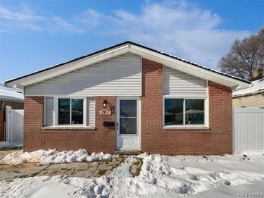 7912 Pine Street, Taylor, MI 48180