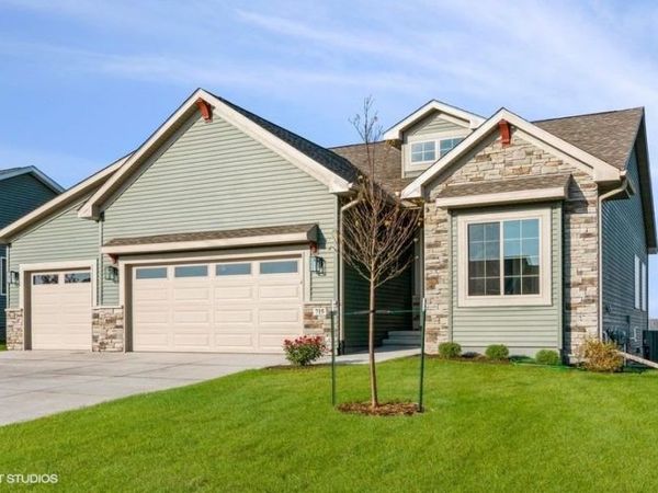 1020 Linden Ln, Ely, IA 52227