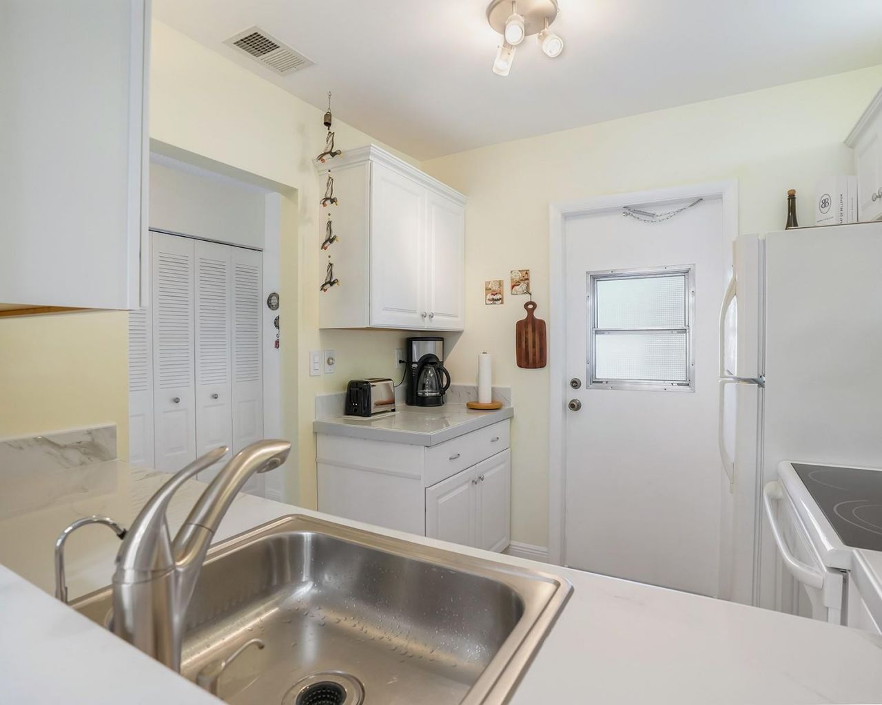 4800 NW 35th Street, Unit 502, Lauderdale Lakes, FL 33319 Photo