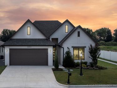 1203 N 71st Place, Broken Arrow, OK 74014