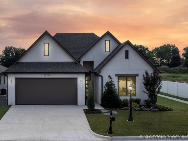 1203 N 71st Place, Broken Arrow, OK 74014