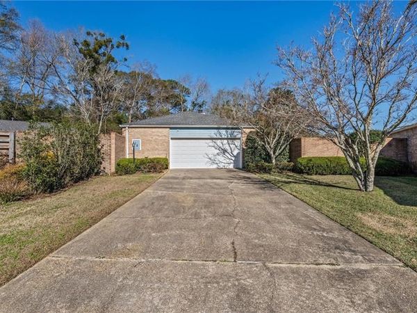15 Stonebridge Court, Mobile, AL 36608