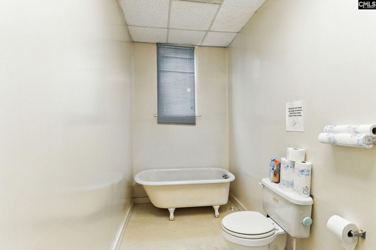 208 N Main  Photo 11