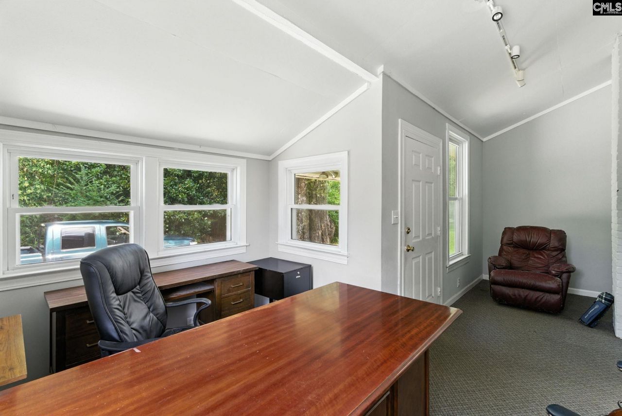 208 N Main  Photo 23