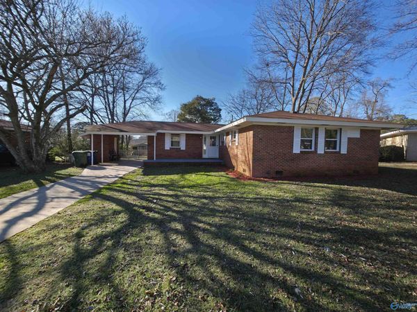 2105 La Salle Road NW, Huntsville, AL 35810