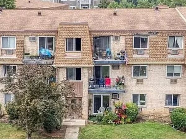 256 Shorewood Drive, Unit 2C, Glendale Heights, IL 60139